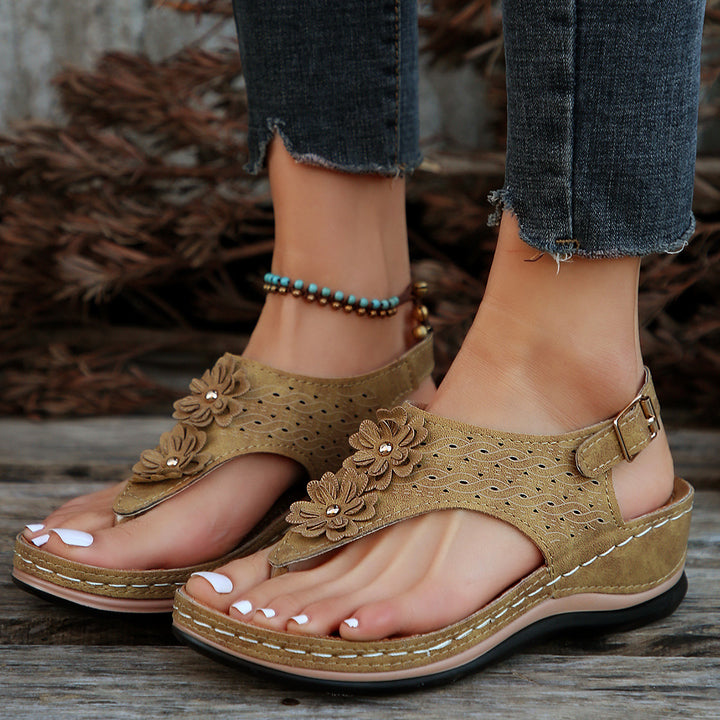 Dame Tåsplit-sandaler med blomsterdesign og anatomisk fodsenge Stilla