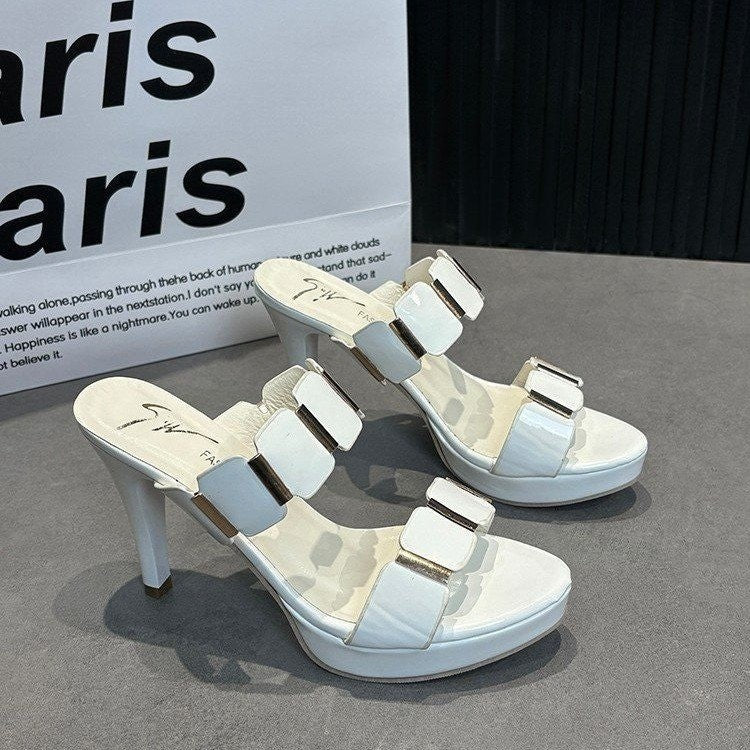 Dame Plateau-sandaletter med elegant rem-design og behagelig hælhøjde Stilla