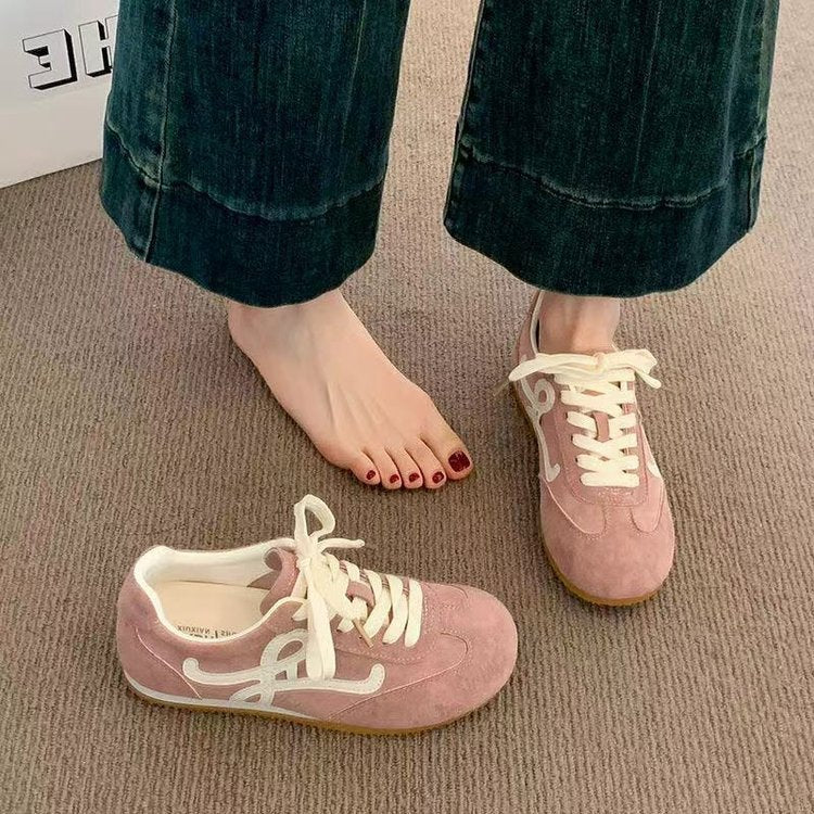 Dame sporty sneakers lavet af blødt ruskind med kontrasterende accenter og dæmpende sål Stilla