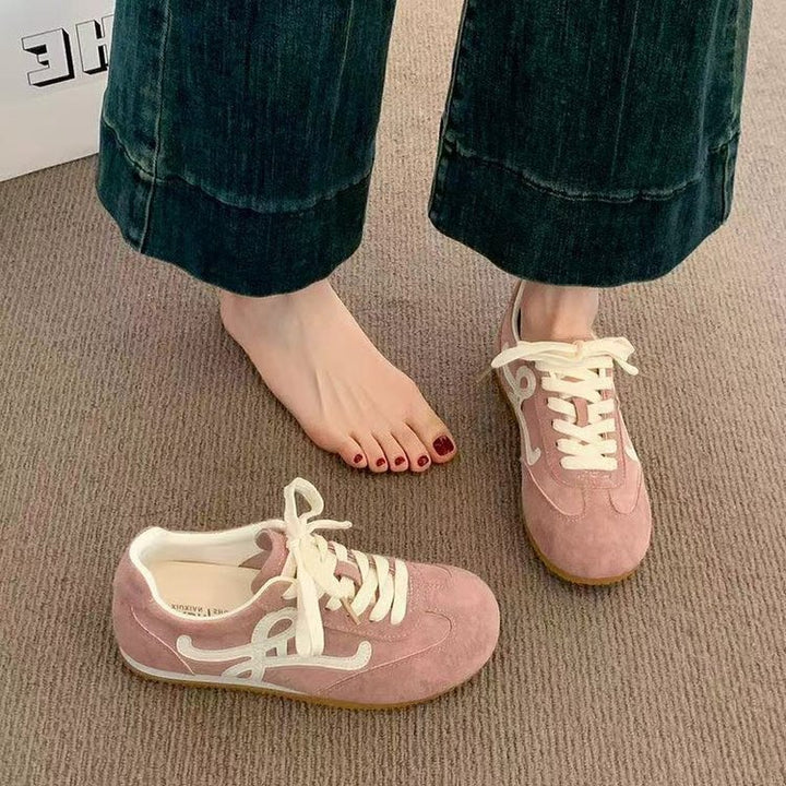 Dame sporty sneakers lavet af blødt ruskind med kontrasterende accenter og dæmpende sål Stilla