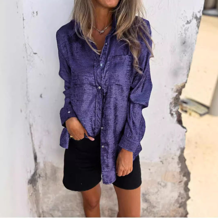 Dame satinbluse med knapdetalje og mode-strukturdesign Stilla
