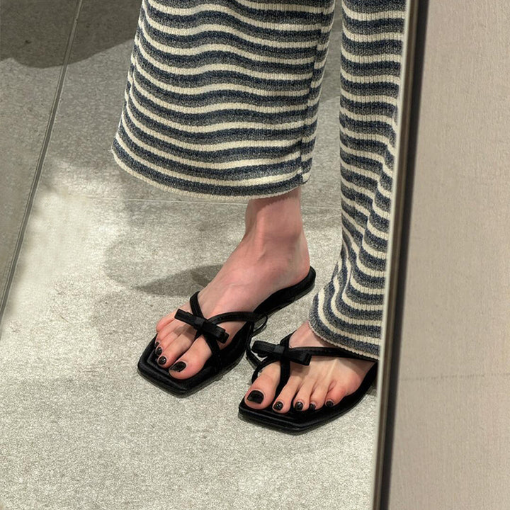 Dame flade sandaler med kunstnerisk remdesign og komfortabel fodseng Stilla