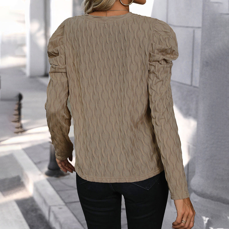 Kvinders sweater med tekstureret bølgemønster og elegante pufærmer Stilla