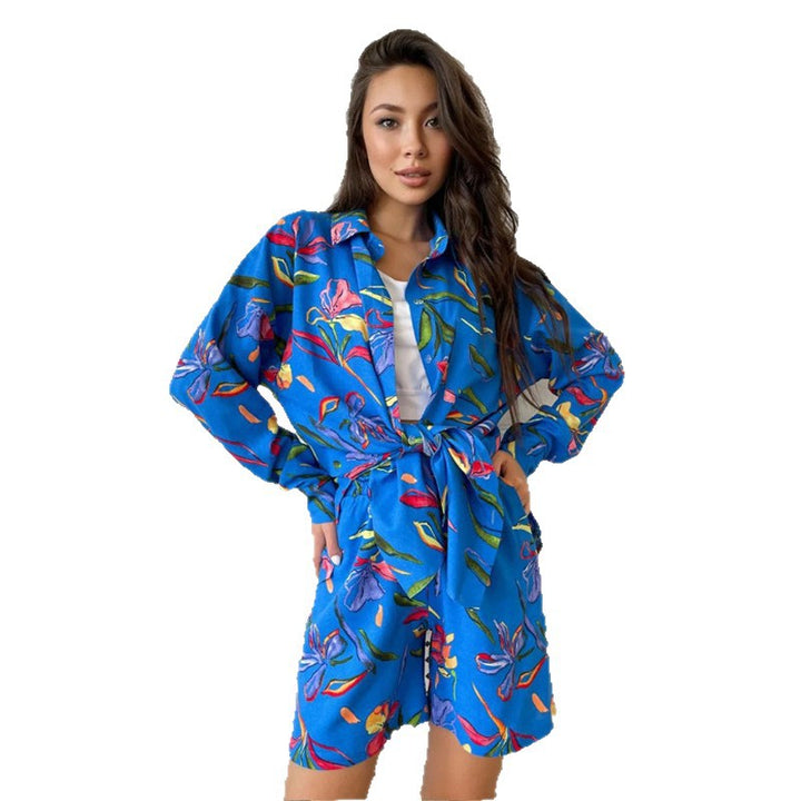 Dame Mode og legende bluse-short-kombination med blomsterdesign Stilla