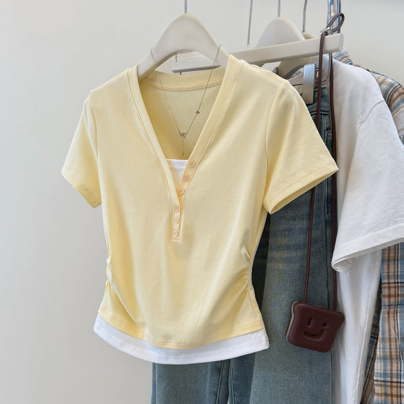 Dame afslappet V-hals knap lukning T-shirt med rynkede sider Stilla