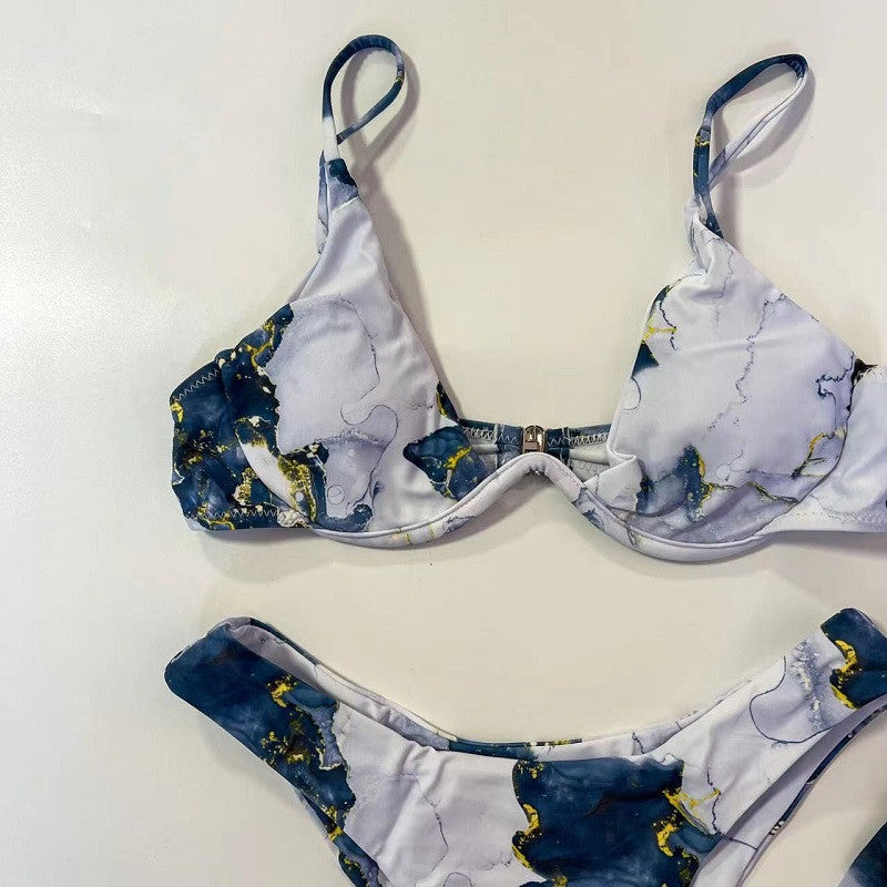 Dame bikinisæt med stilfuldt omslagsklæde og fløjlsagtig tekstur Stilla