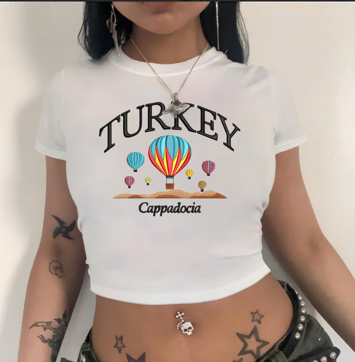 Dame Crop-T-Shirt med animalistisk læbe motiv og iøjnefaldende skrift Skovae