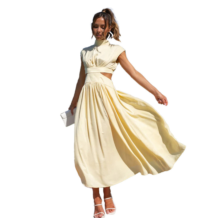 Dame maxikjole med elegant cut-out og plisserede detaljer Stilla