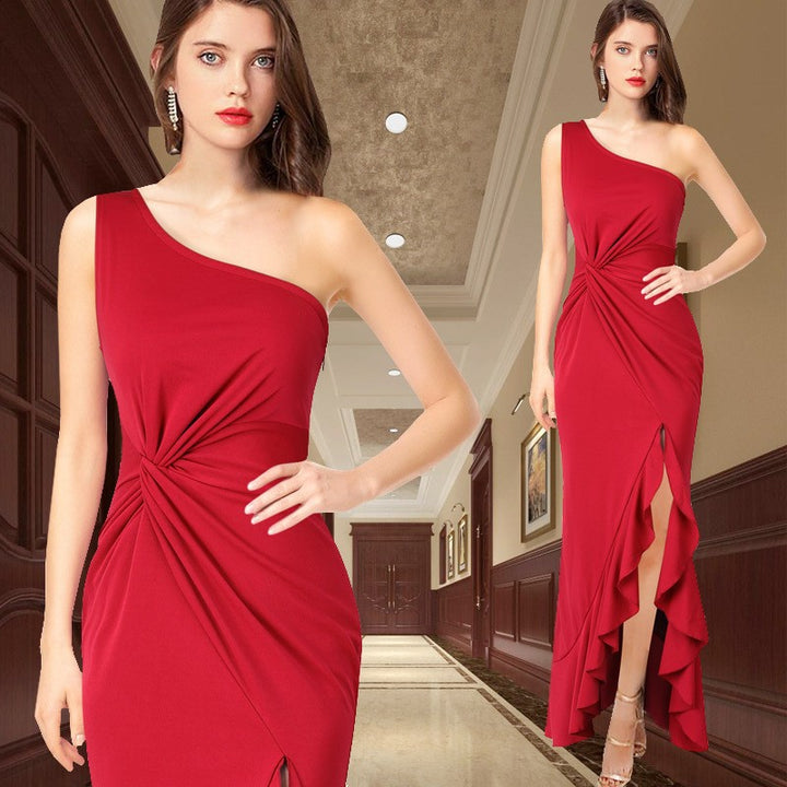 Dame maxikjole med asymmetrisk design og elegant split Stilla