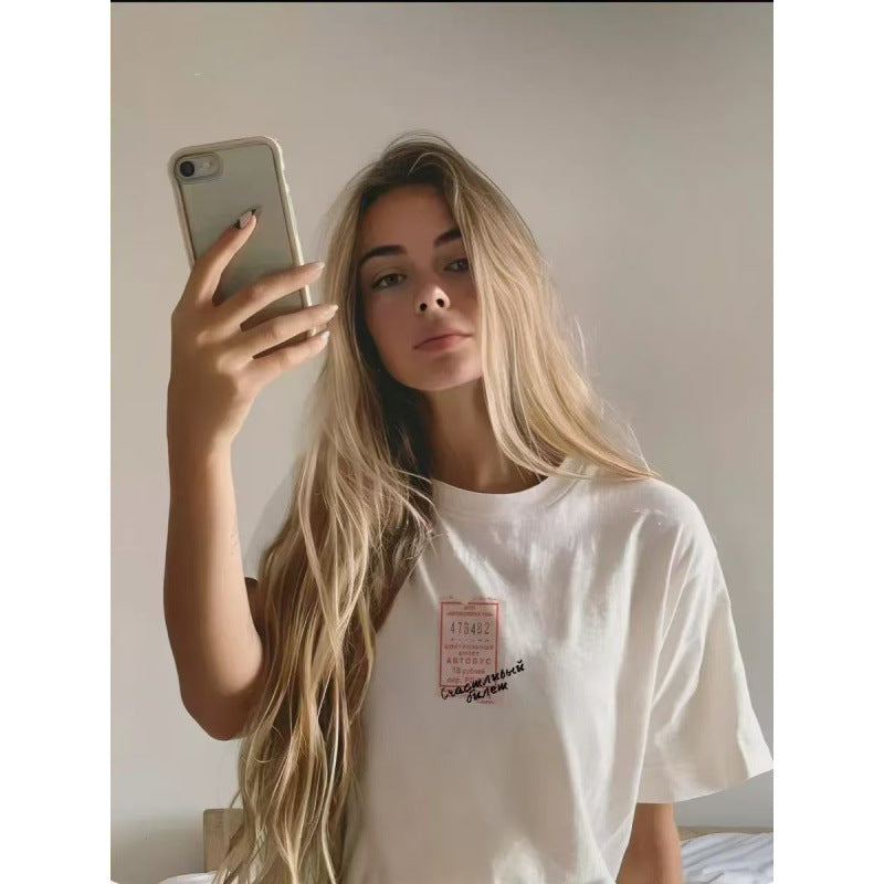 Dame T-shirt med kreativ grafisk tryk og afslappet snit Stilla