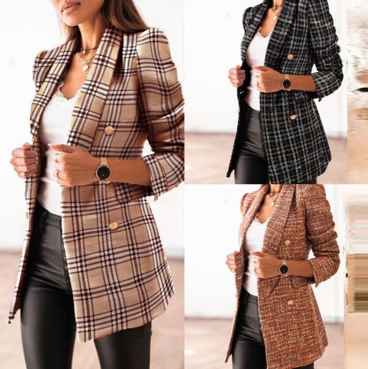 Dameblazer i elegant tweed-stil med dobbelt knaplukning og moderne skulderpuder Stilla