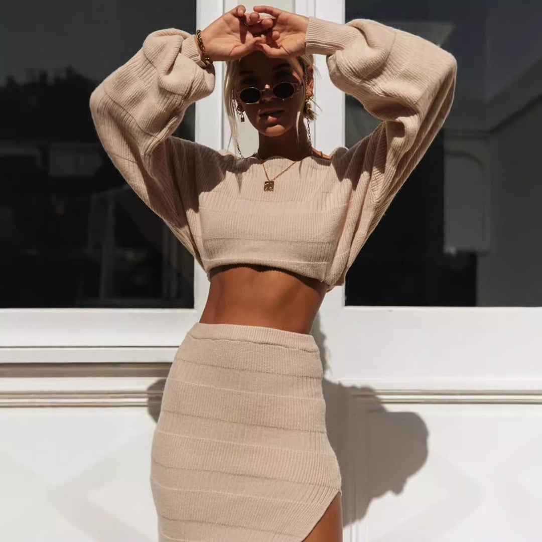 Dame strikkjole med cropped overdel og figursyet silhuet Stilla