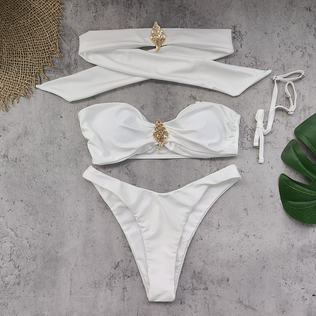 Dame bikini-sæt med elegant bandeau-top og fashionable dekorationer Stilla