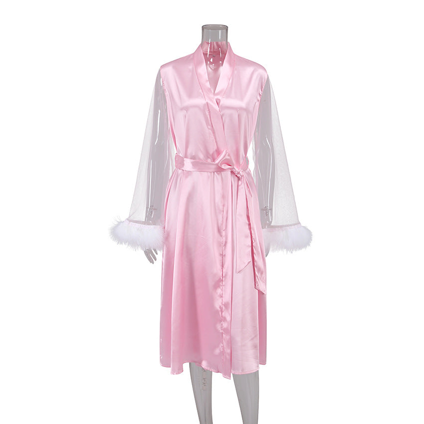 Dame Satin-Robe med gennemsigtige ærmer og elegante flæsedetaljer Stilla