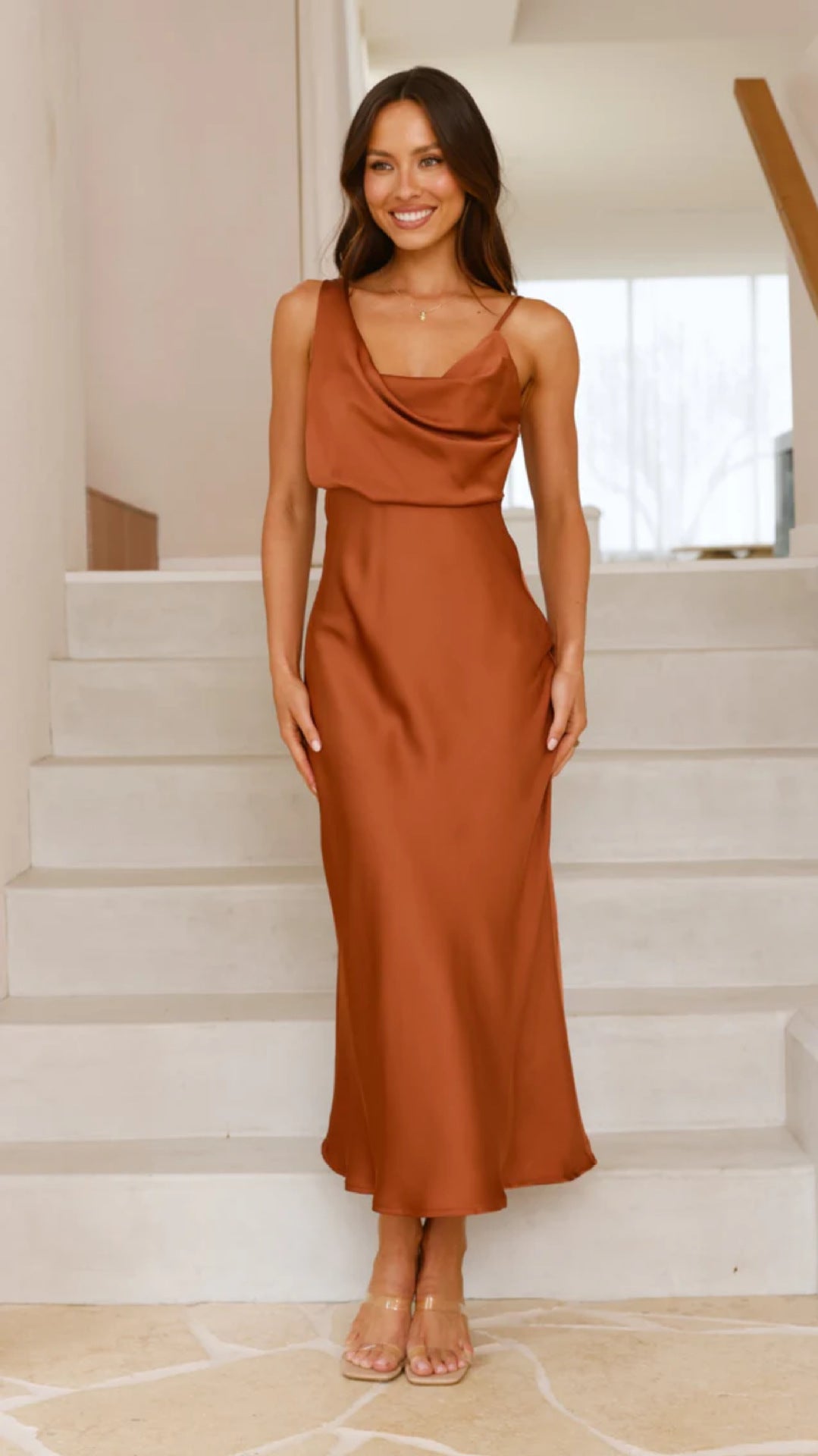 Kvinder Elegant Maxi Kjole med Draperet Top og Slank Silhuet Skovae