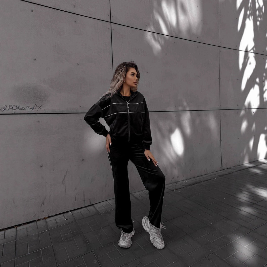 Kvinders sporty-elegante fleece joggingdragt med lynlås Skovae