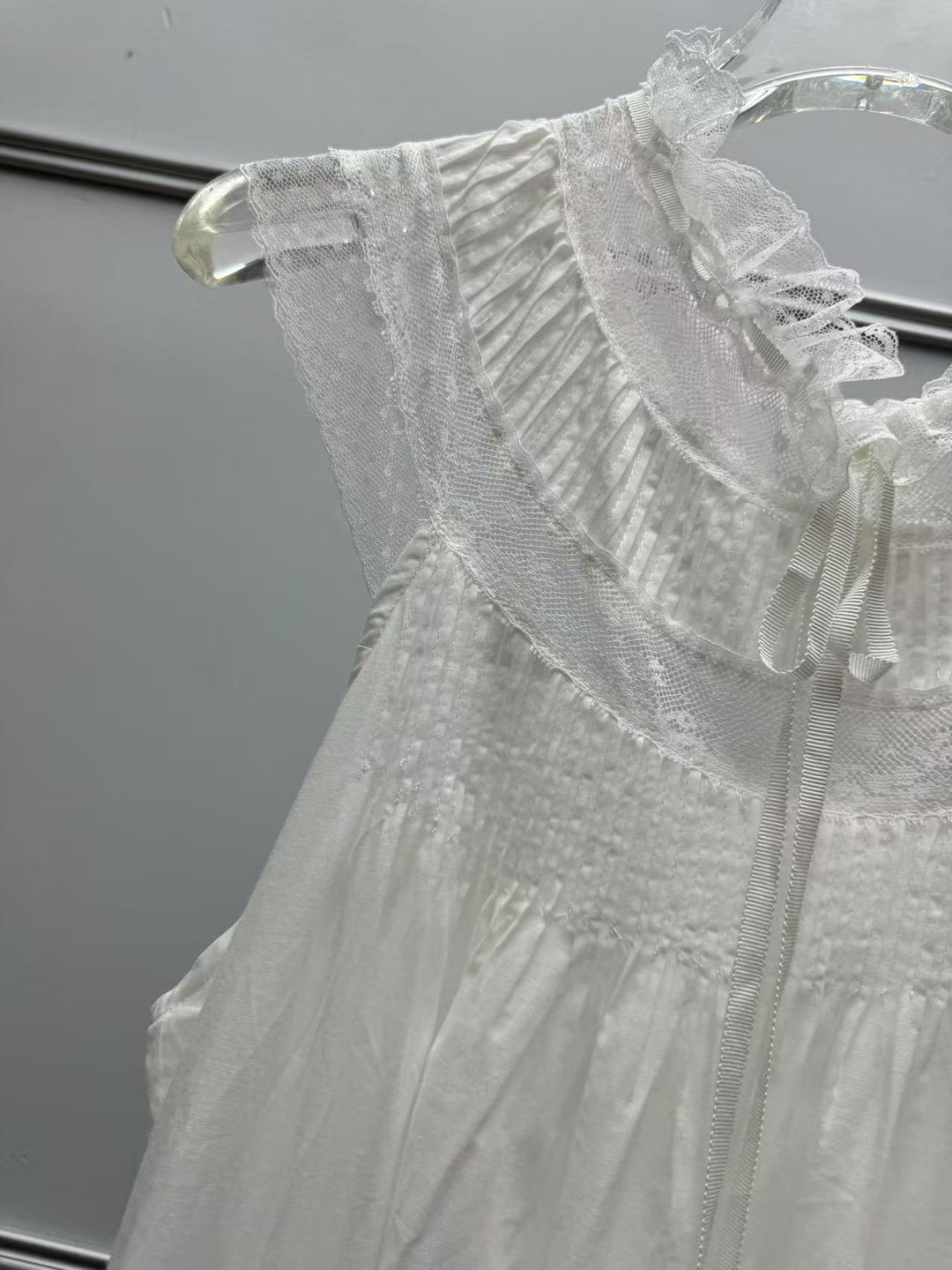 Dame sommerkjole med elegant spidskrave og afslappet snit Stilla
