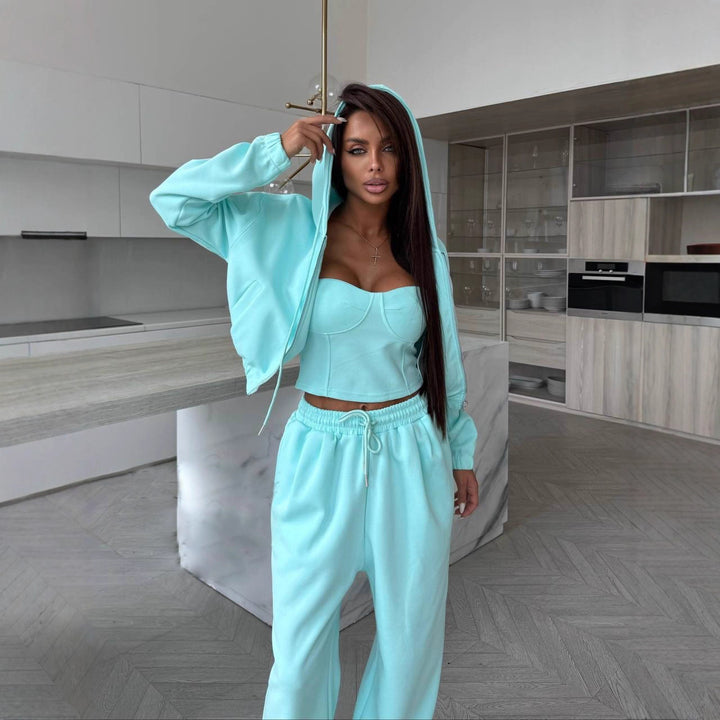 Kvinders sporty sæt med crop top og blød hoodie