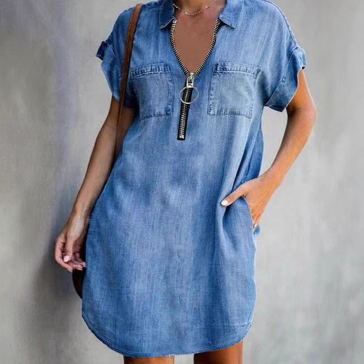 Femme Denim Utility Kjole med Lynlåsdetalje Stilla