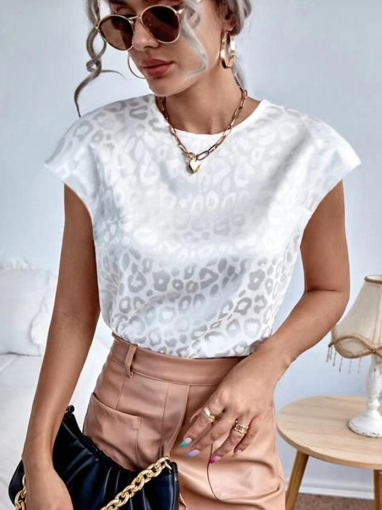Dame elegant skåret overdel med moderne leopardprint Stilla