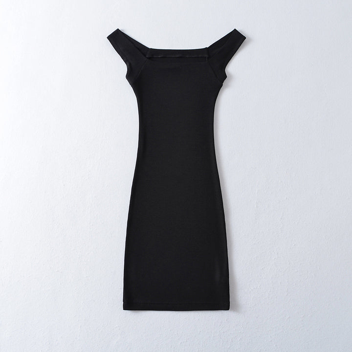 Dame tætsiddende Midi-kjole med off-shoulder design og fin ribstruktur Stilla
