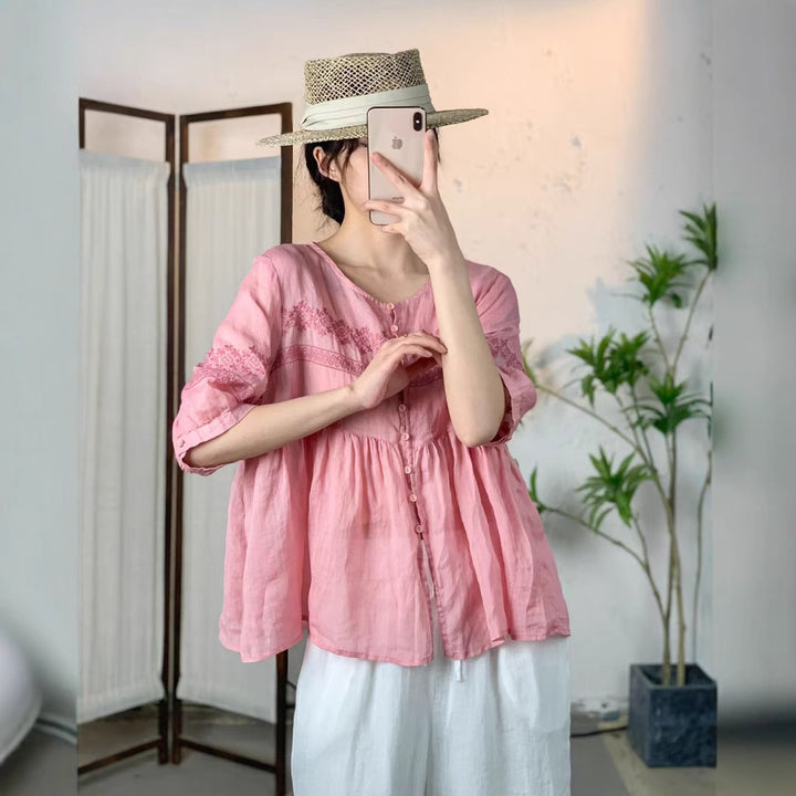 Femme Let knapåbning bluse med kompleks broderi Stilla
