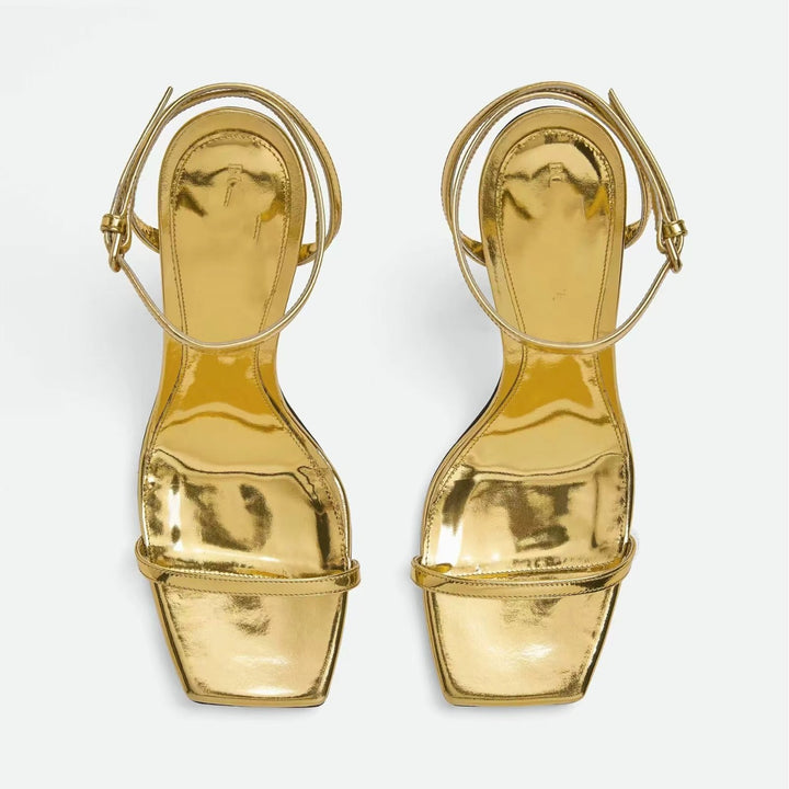 Femme High-Style Remsandaler med skulpturel knudeaccent Stilla