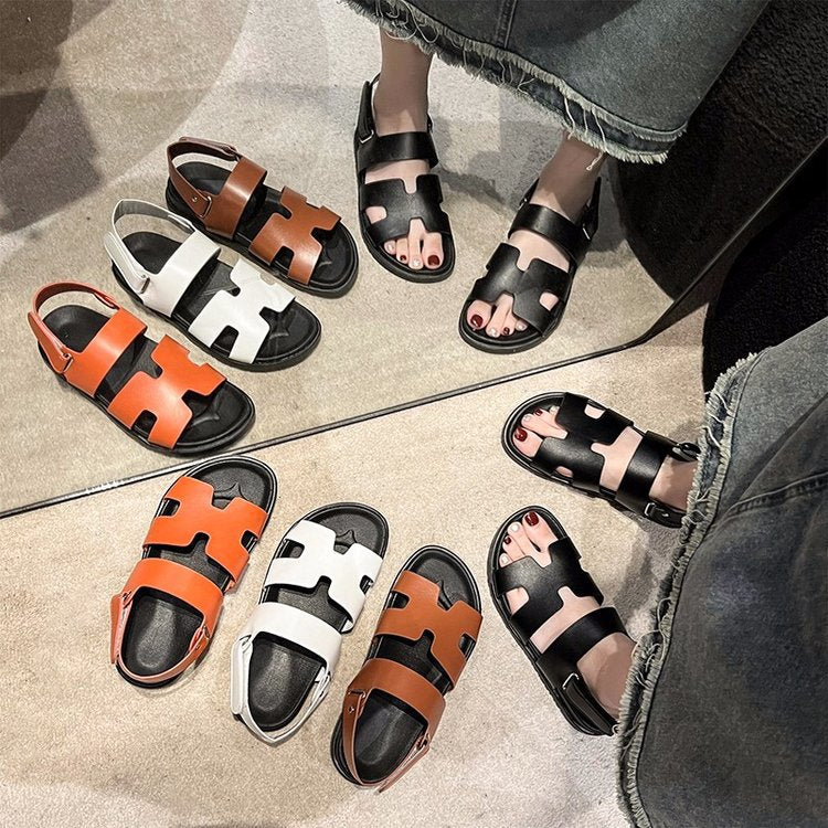 Dame sandaler med moderigtigt rem-design og ergonomisk fodseng Stilla