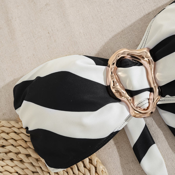 Dame bandeau-bikini med moderigtige spænde-detail og asymmetrisk snit Skovae