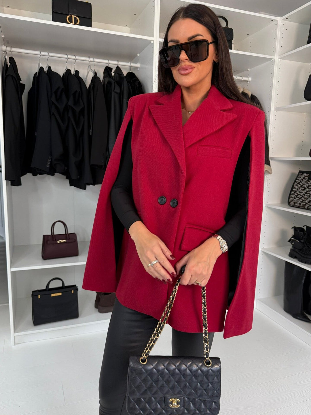 Dame stilfuld lang jakke med cape-design Stilla