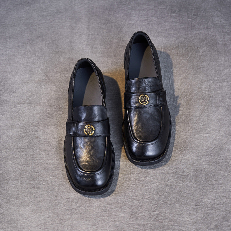 Damer Elegante Læder Slippers med dekorativ metalaccent Stilla