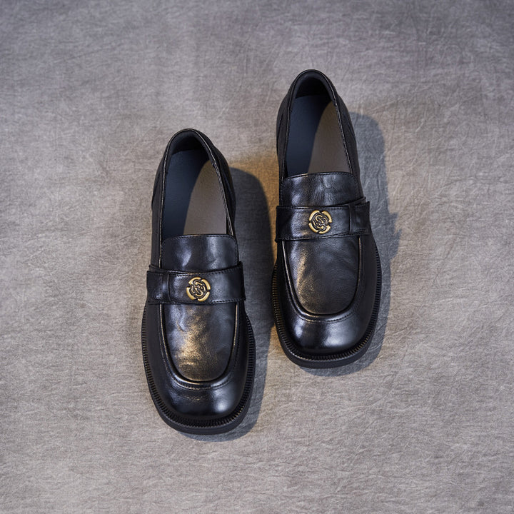Damer Elegante Læder Slippers med dekorativ metalaccent Stilla