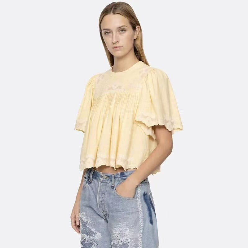Damebluse med romantiske spidsapplikationer og elegante rufledetaljer Stilla