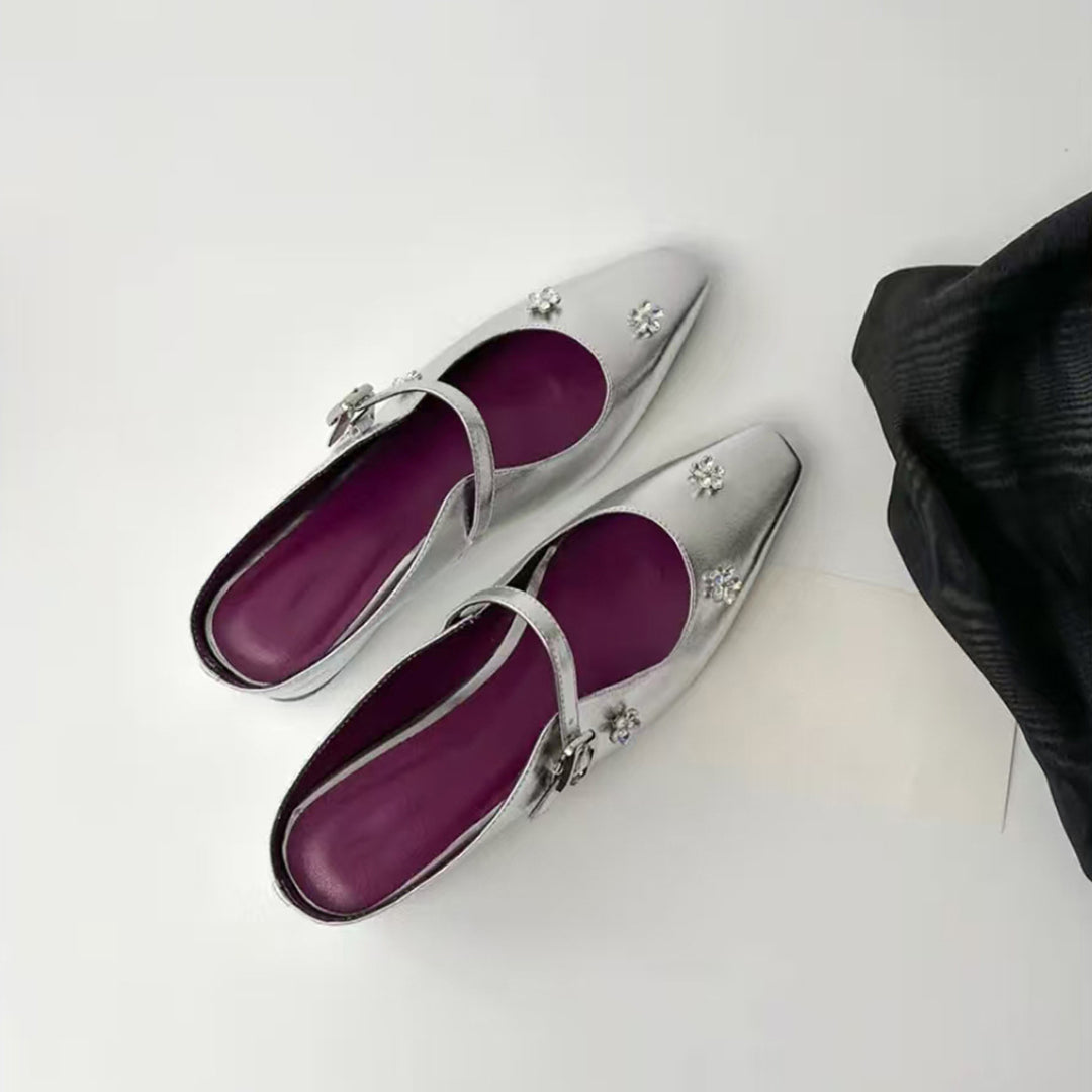 Elegante spidse Mary Jane Ballerinas med blomsterudsmykninger Stilla