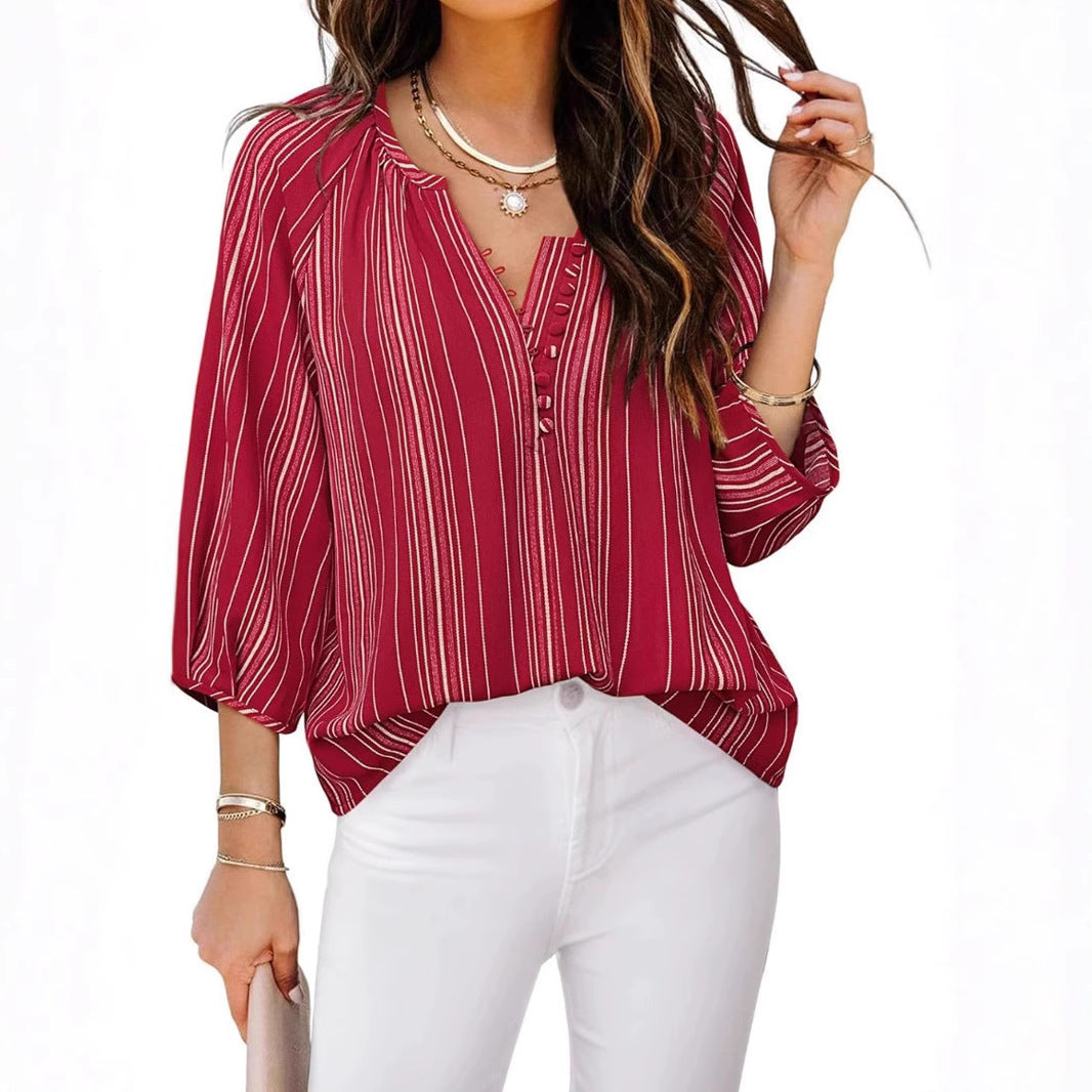 Damebluse med stribet design og elegante knapdetaljer Stilla