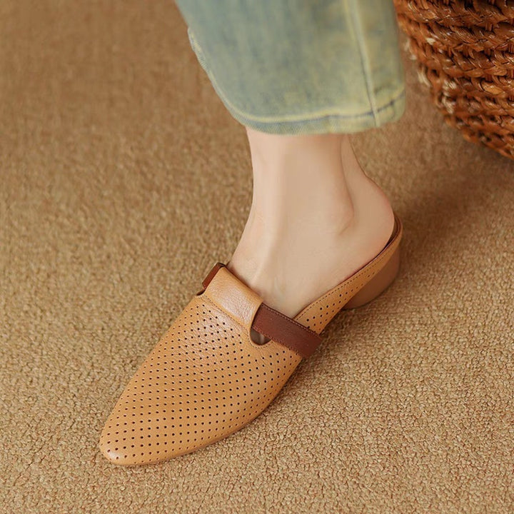 Dame Mokkasiner med perforeret overflade og dekorativt bånd Stilla