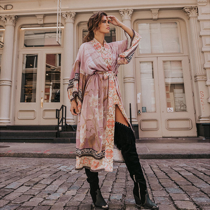 Dame Strandkimono med floralt design og luftige ærmer Stilla