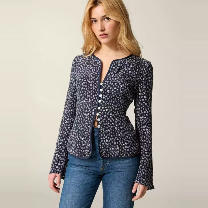 Damejakke med floral allover-tryk og elegant knaplukning Stilla