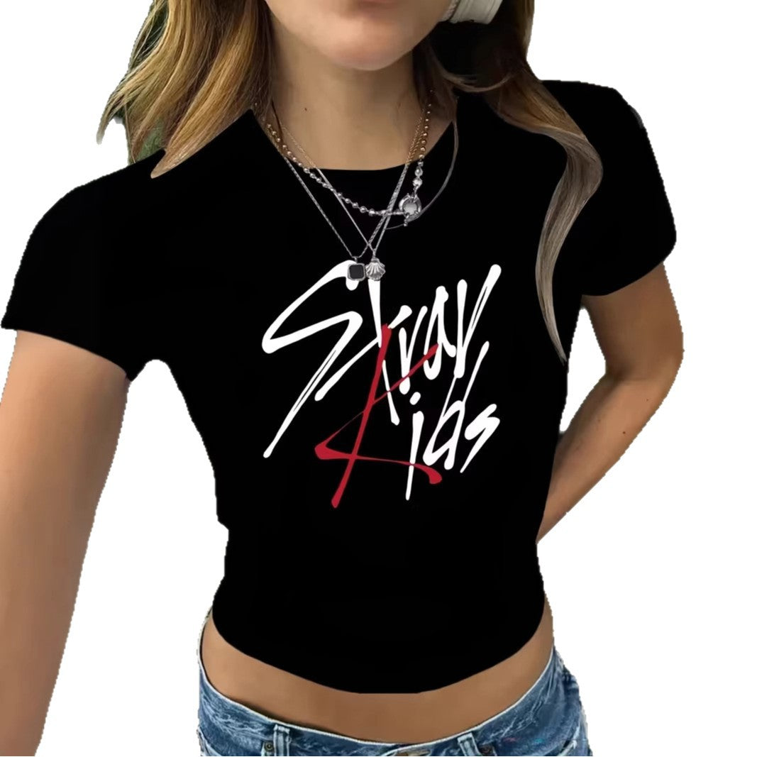 Dame Crop-T-shirt med kreativt tryk og figursyet snit Skovae