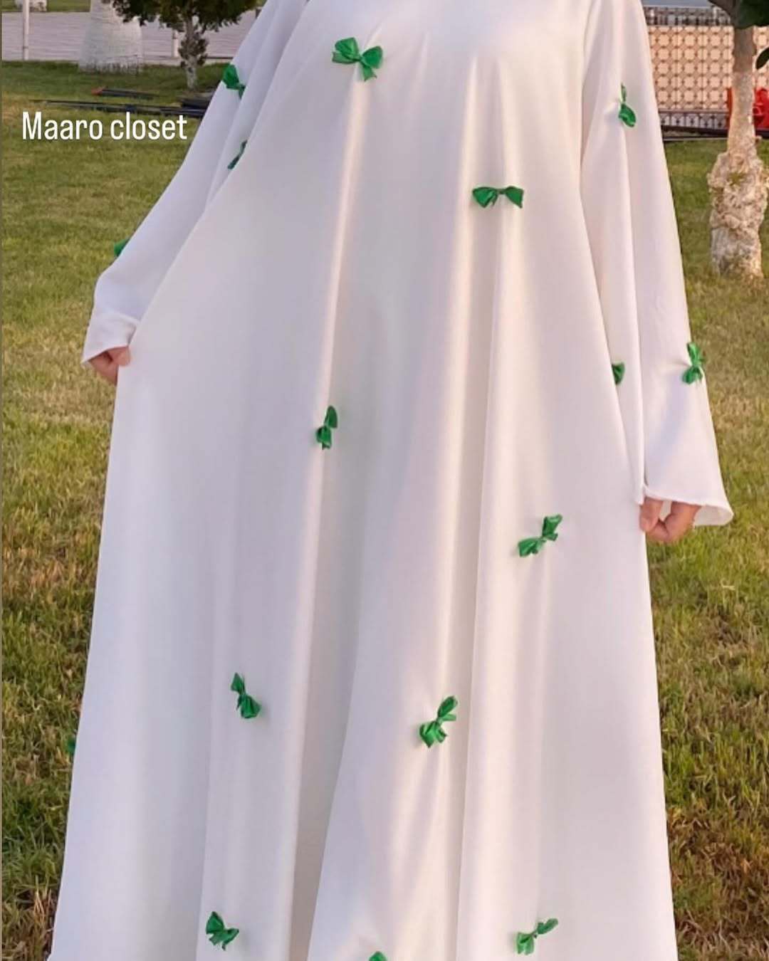 Dame elegant Maxikjole med fine flæser og florale accenter Stilla