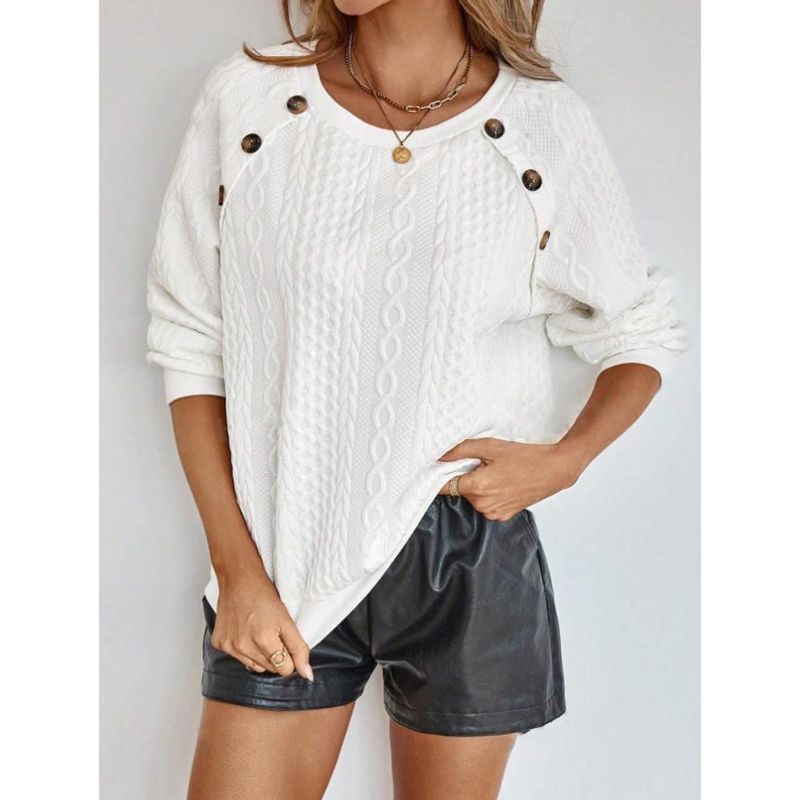 Dame Grovstrikpullover med dekorative knapper Stilla