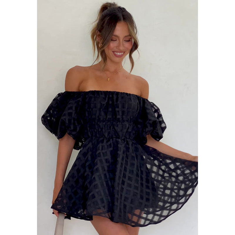 Dame Voluminøs Off-Shoulder Kjole med Rynkedetaljer og Elastisk Talje Stilla