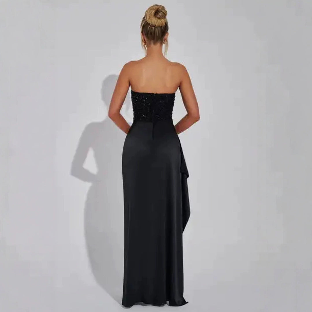 Kvindernes glamourøse aftenkjole med hjerteformet bodice og asymmetrisk slid Skovae