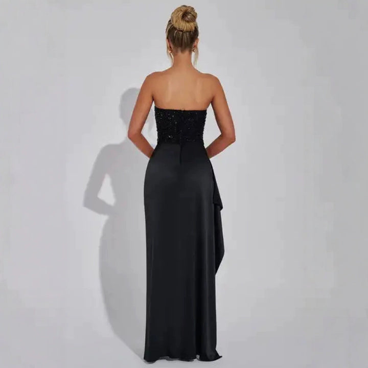 Kvindernes glamourøse aftenkjole med hjerteformet bodice og asymmetrisk slid Skovae