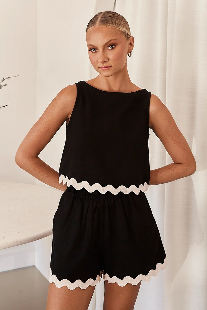 Ladies two-piece set with stylish top and breezy shorts Skovae