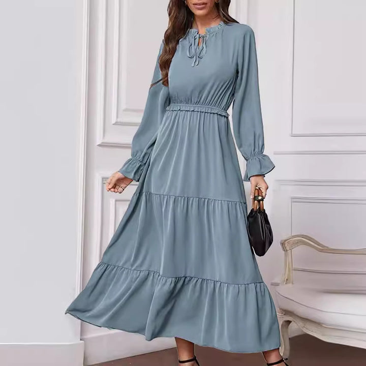 Dame Maxikjole med voluminøse flæser og elegant bånd Stilla