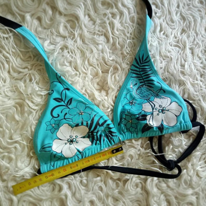 Dame bikini sæt med blomstertryk og individuelt halterdesign Stilla