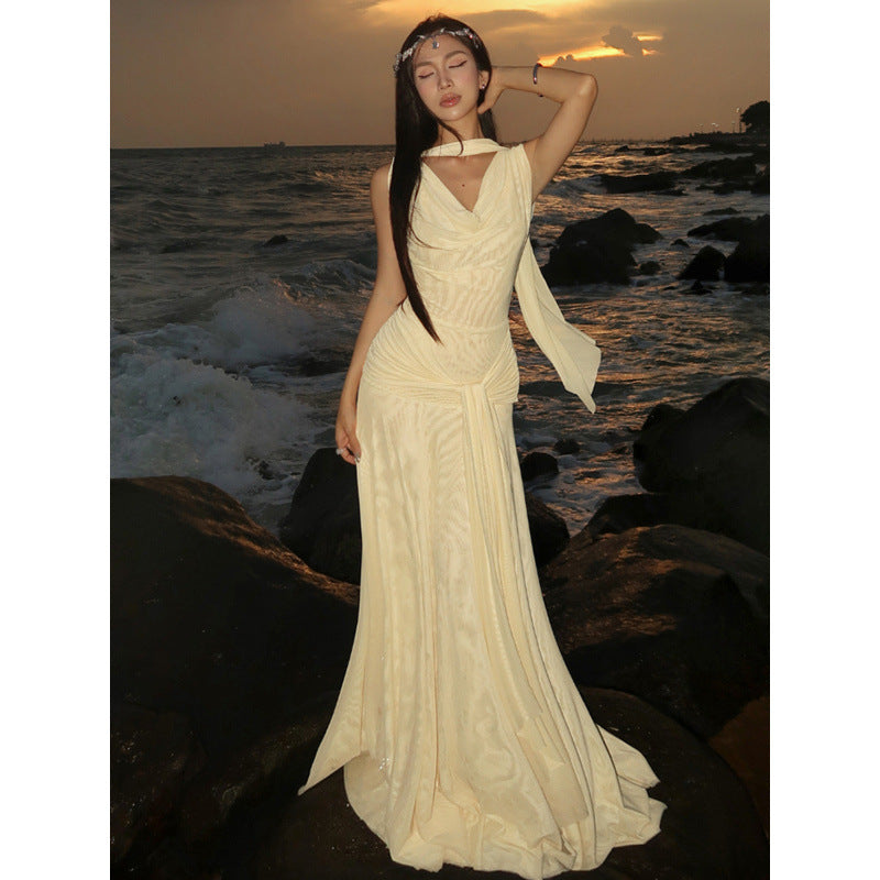 Damen schulterfreies Wickelmaxikleid mit drapiertem Oberteil und seitlichem Bindegürtel Skovae