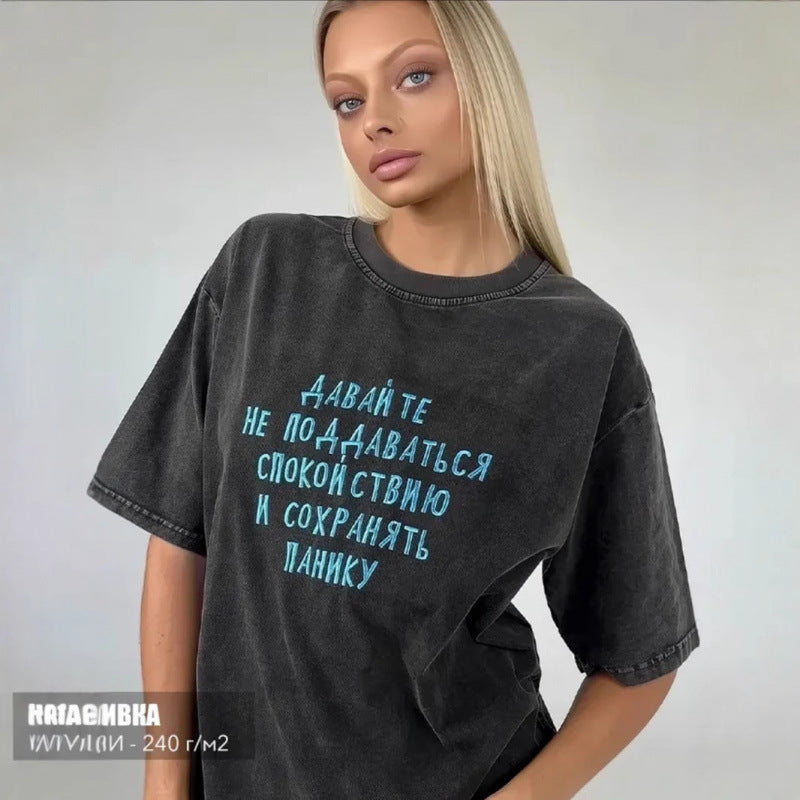 Dame T-shirt med moderne skrift og afslappet snit Stilla