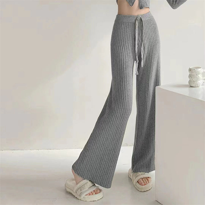 Dame indpaknings sweater med elegant ribstrikket design og V-hals Stilla